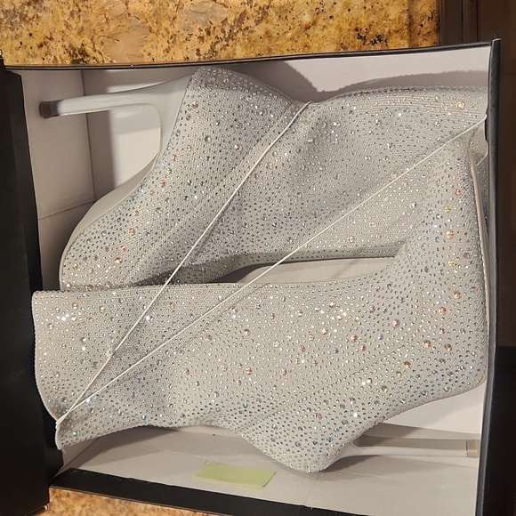 Rhinestone Encrusted Bling Stretch Boots. Metropolitan View. Gray. NEW! - Picture 7 of 16